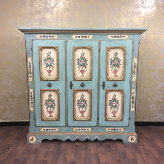 Voglauer Kleiderschrank Dreitürig Altblau | Anno 1700
