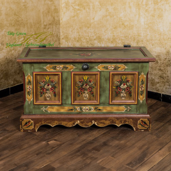 Voglauer Bauerntruhe mit Schuhinneneinteilung Altgrün | Anno 1800