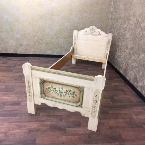 Voglauer Einzelbett Altweiß | Anno 1700