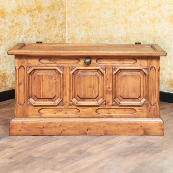 Voglauer Bauerntruhe Antik | Anno 1900