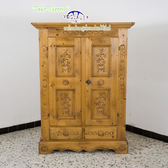 Voglauer Bauernschrank mit TV-Einteilung | Anno 1600