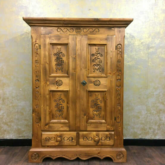 Voglauer Bauernschrank mit Mehrzweckeinteilung | Anno 1600