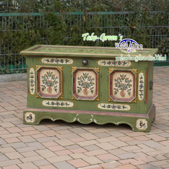 Voglauer Bauerntruhe Altgrün | Anno 1700