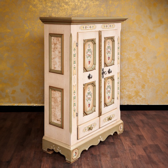 Voglauer Bauernschrank mit Mehrzweckeinteilung Altweiß | Anno 1700