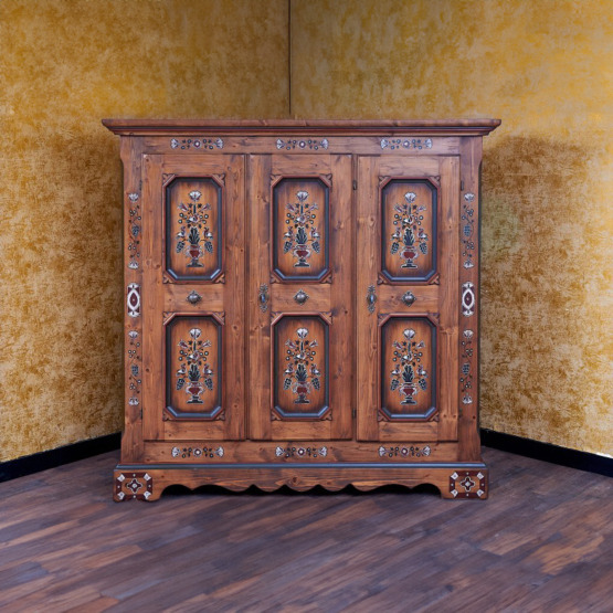 Voglauer Kleiderschrank Dreitürig Braun Antik | Anno 1700