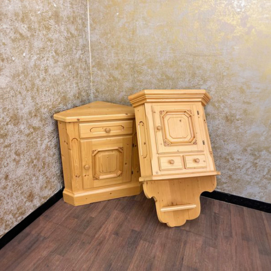 Voglauer Eckhängeschrank Goldton Antik | Anno 1800