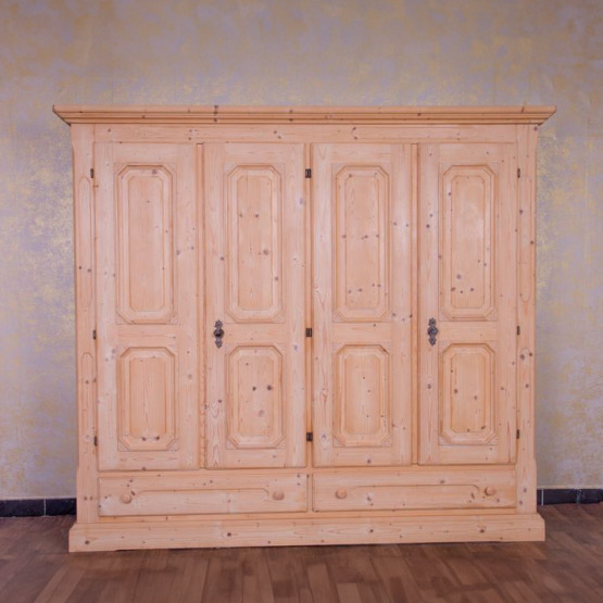 Voglauer Kleiderschrank Viertürig Hell Antik | Anno 1900