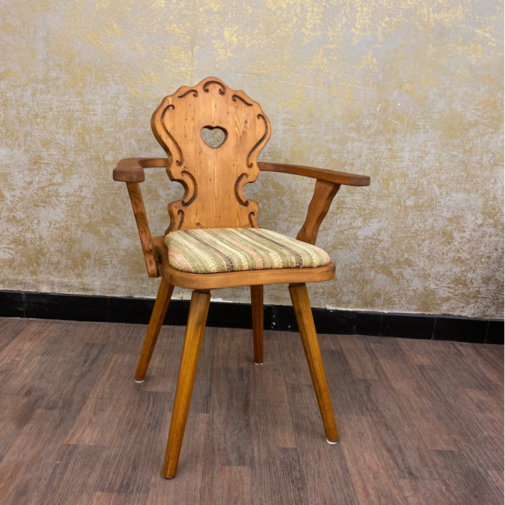 Voglauer Bauernstuhl mit Armlehne | Anno 1600