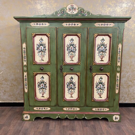 Voglauer Dielenschrank Altgrün | Anno 1700
