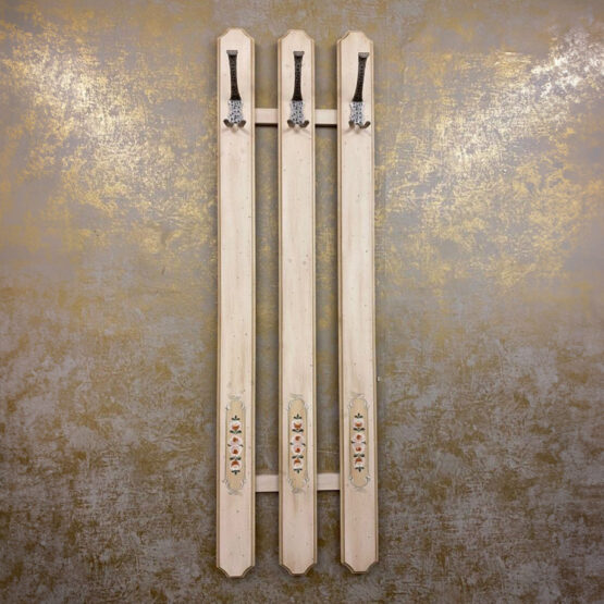 Voglauer Wandgarderobe Dreistrebig Altweiß | Anno 1700