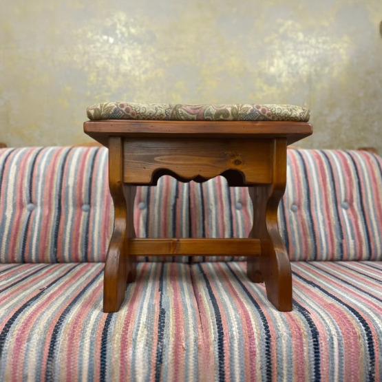 Voglauer Hocker Antik | Anno 1600