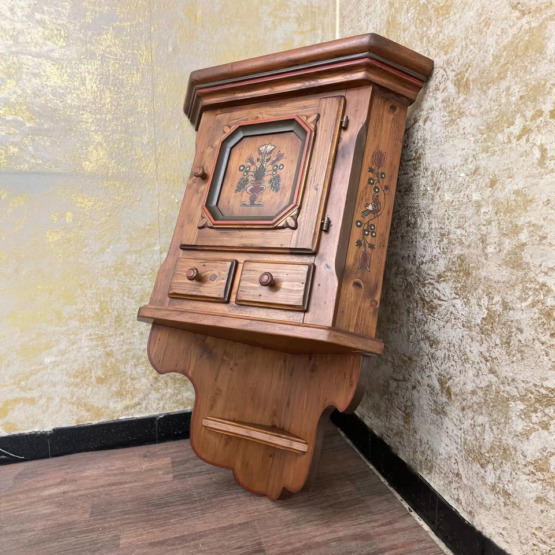 Voglauer Eckhängeschrank Braun Antik | Anno 1700