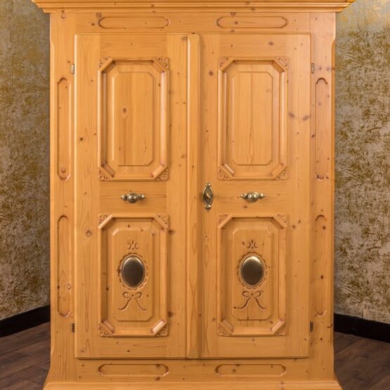 Bauernschrank Anno 1800 Goldton Antik